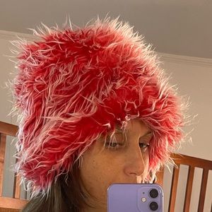 Fuzzy faux fur oversized winter hat - red and white
